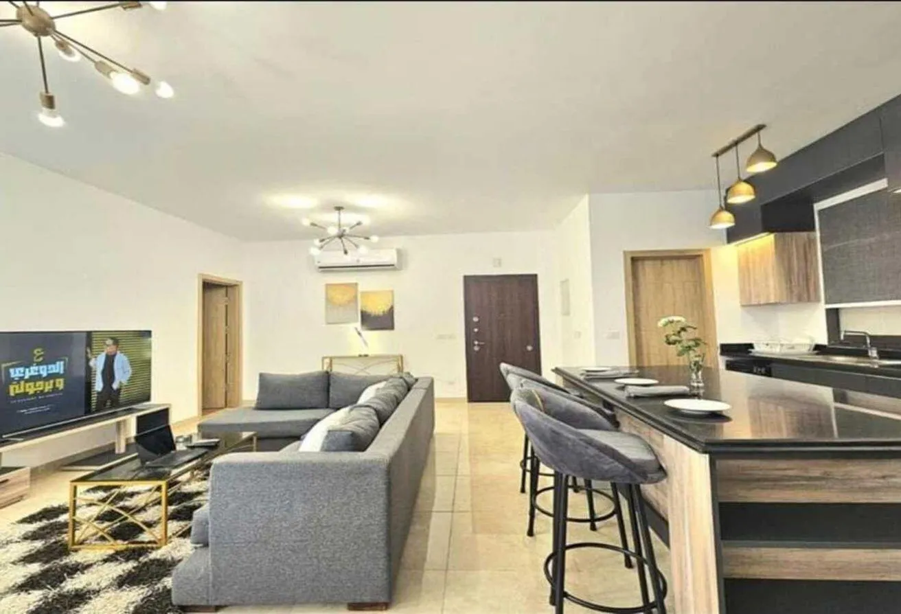 Rent in Moon Valley: Luxury Studio for Rent in Fifth Square, Marasem