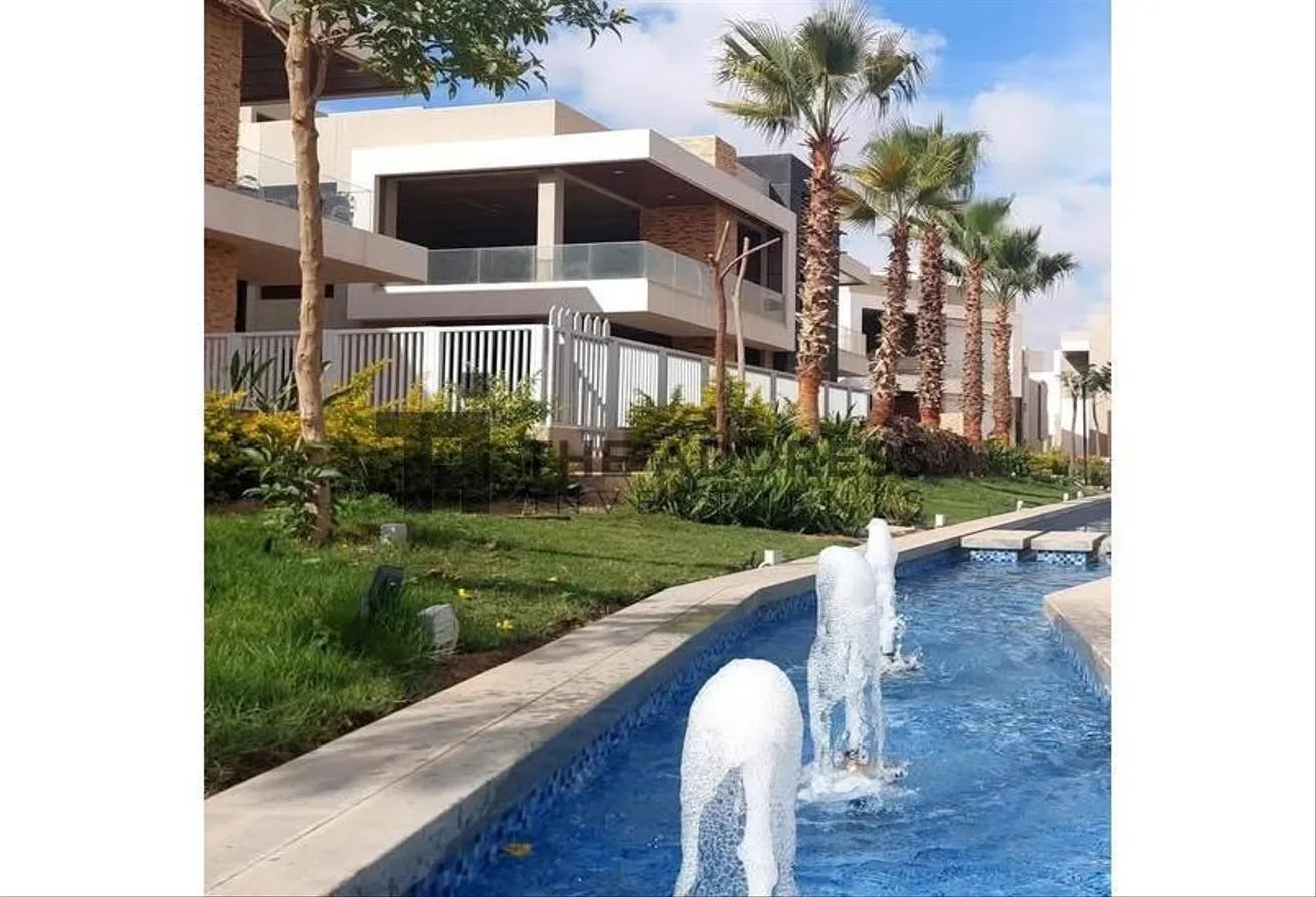 Sale in Midtown: 10% down payment own 350m villa next to Hyde Park