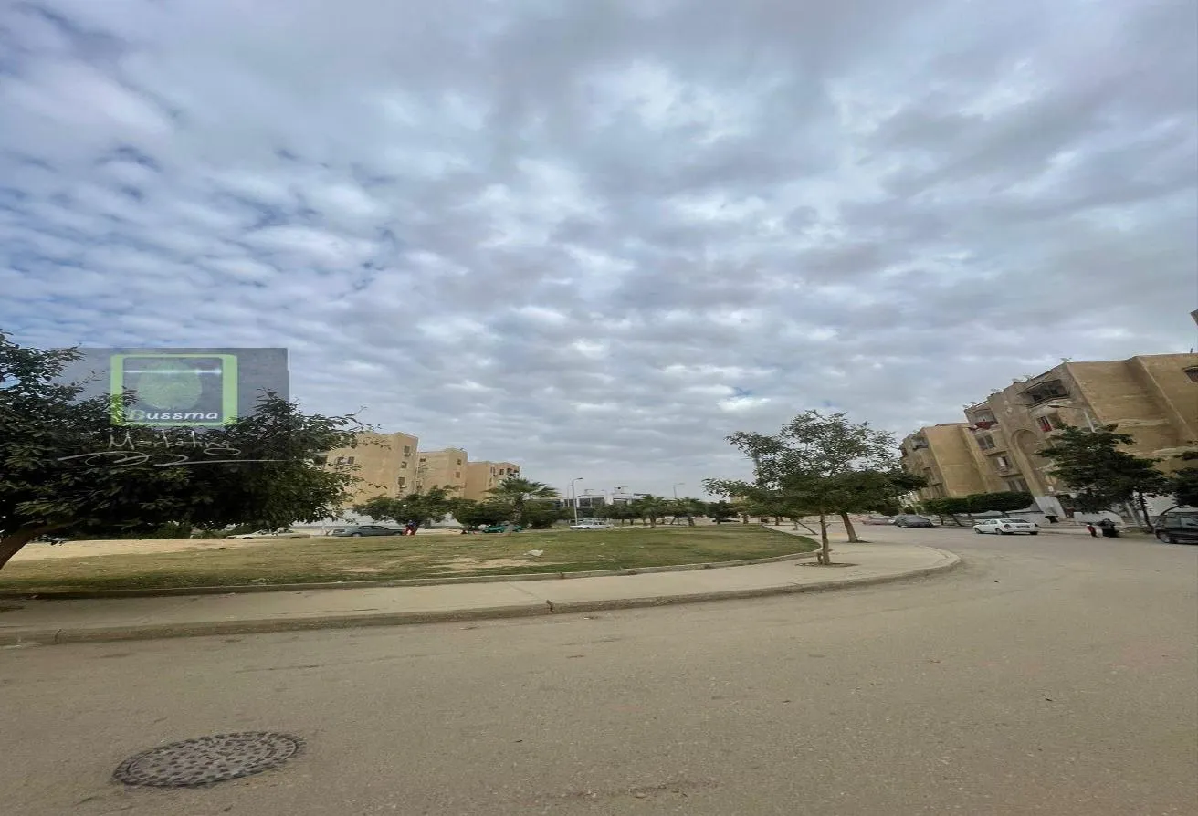 Sale in 16th District: للبيع شقه الحي16 الشيخ زايد دور ارضي بسعر مميز جدا