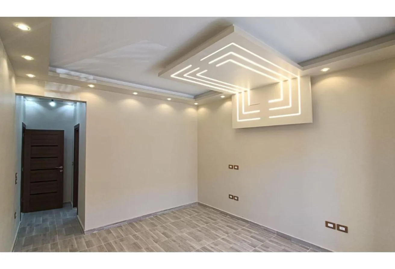 Rent in Ishraqa: ارضي بجاردن  فرش مودرن بالتكيفات  اول سكن