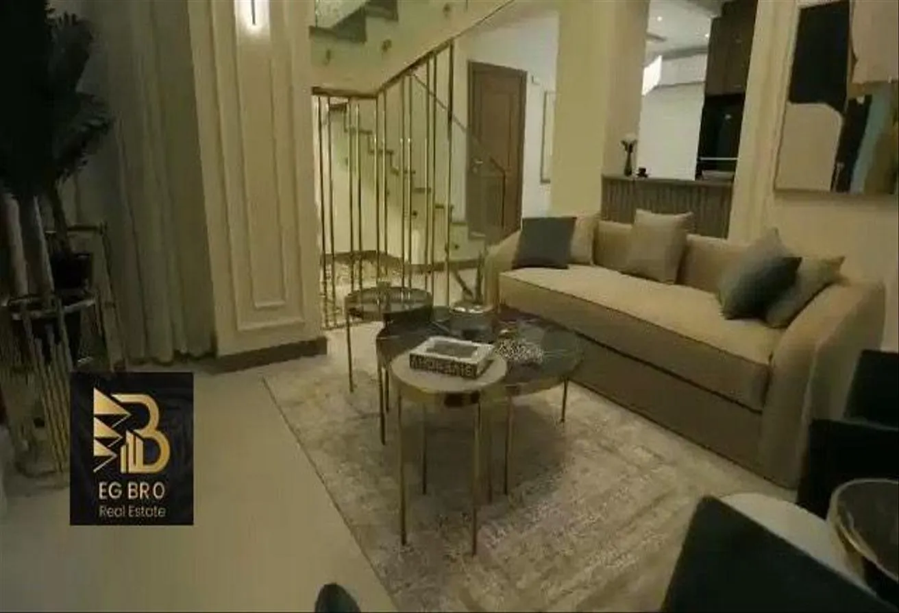 Sale in 5th Settlement Compounds: بنتهاوس للبيع في التجمع الخامس بقسط شهرى 49 الف