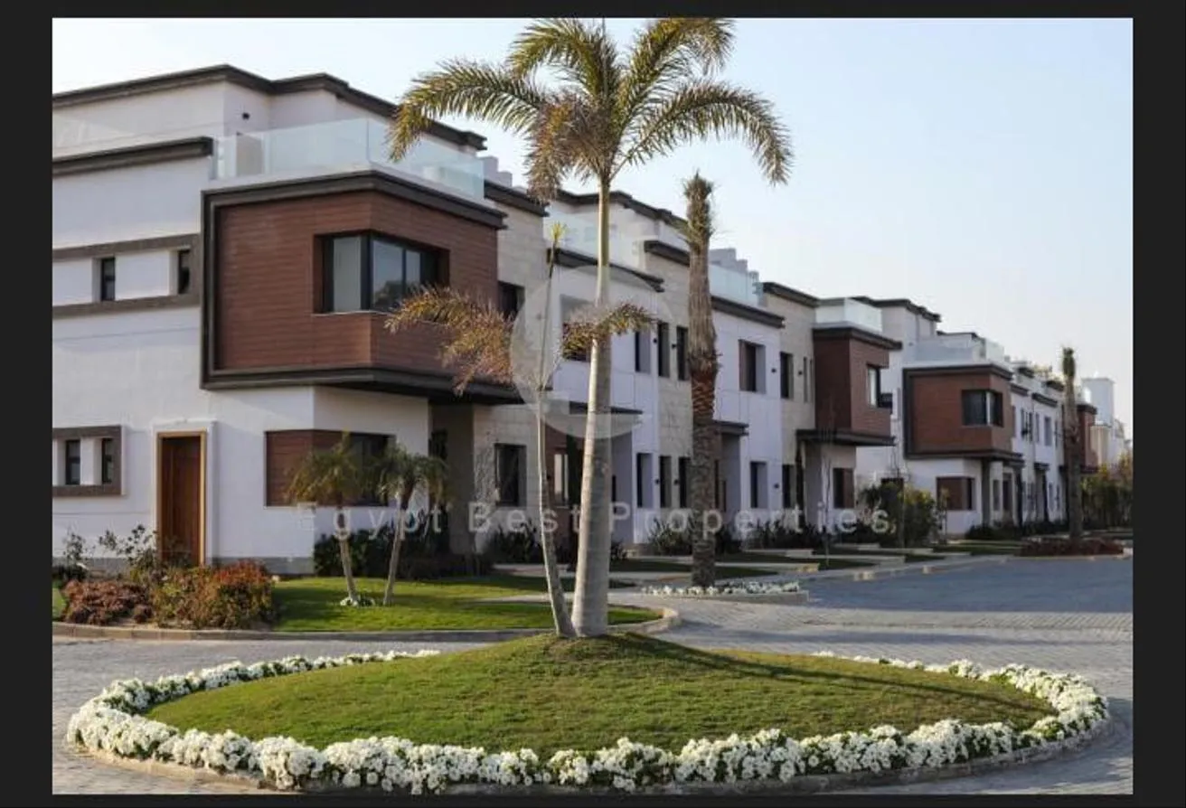 Sale in Mountain View 3: Exclusive project in New Cairo with payments 12 Y.