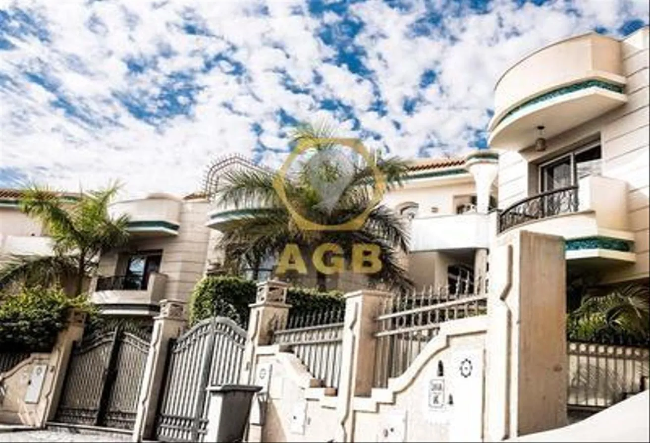 Sale in Golden Heights: Luxury villa in a prime location in Golden Heights