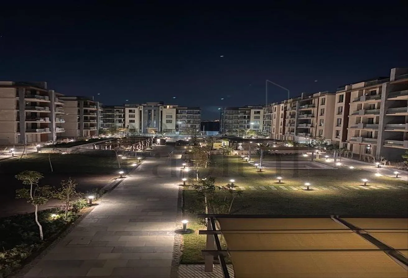 Sale in Azad: Behind AUC own penthouse resale in Azad compound
