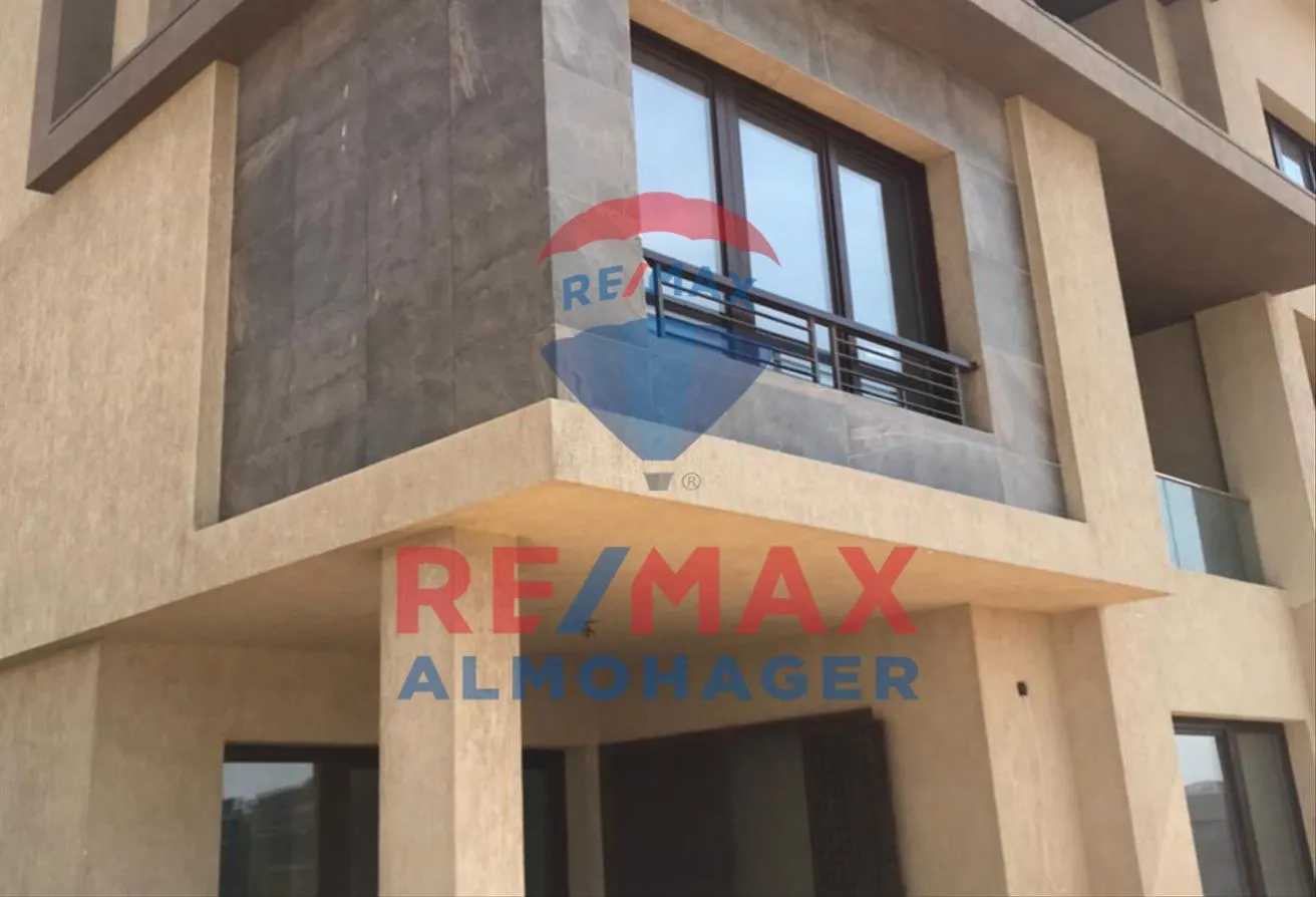 Sale in Pyramids Heights: Corner Duplex with Garden - Pyramids Heights