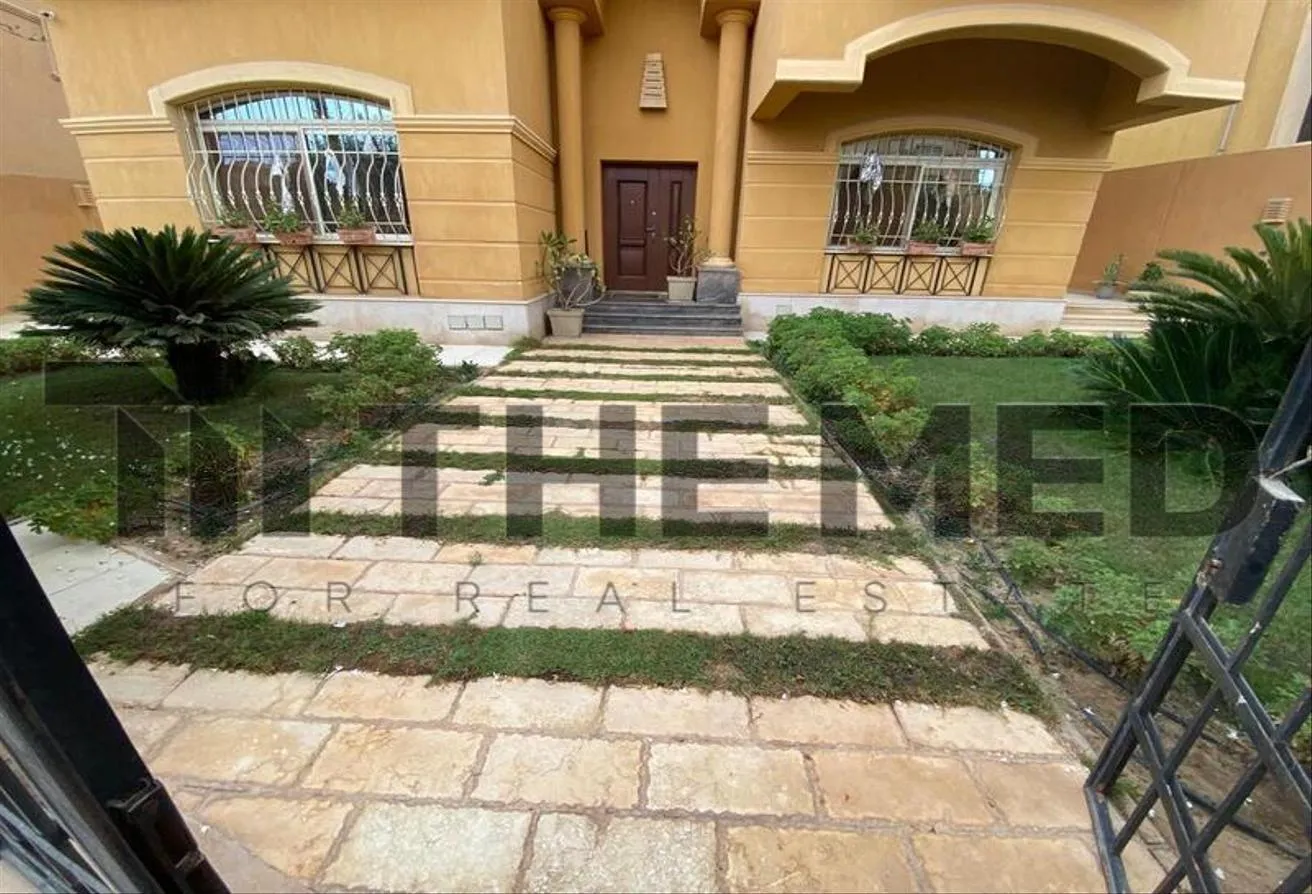 Sale in Royal Meadows: فيلا متشطبة على مساحة 1000متر ريسيل في رويال ميدوز