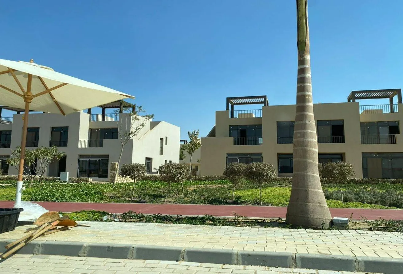 البيع في أو ويست: توين هاوس للبيع استلام فوري في اويست اوراسكوم  . 