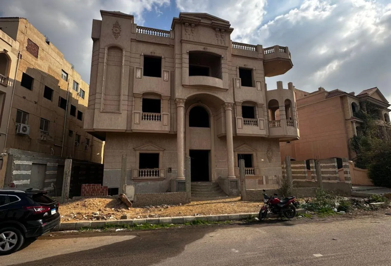 Sale in El Banafseg 12: فيلا استاند الون للبيع بقلب التجمع البنفسج فيلات