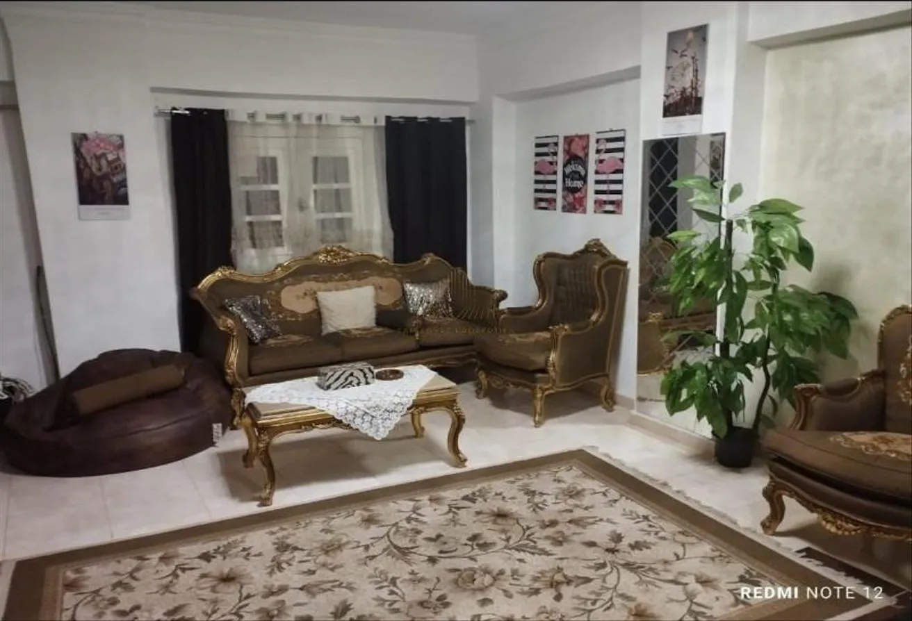Sale in The 1st Settlement: بفيلات التجمع الاول شقه لقطه للبيع ٣ غرف متشطبه