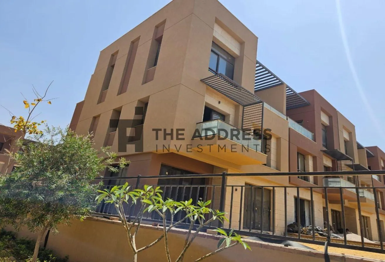 Sale in District 5: Townhouse corner Negotiable in District 5