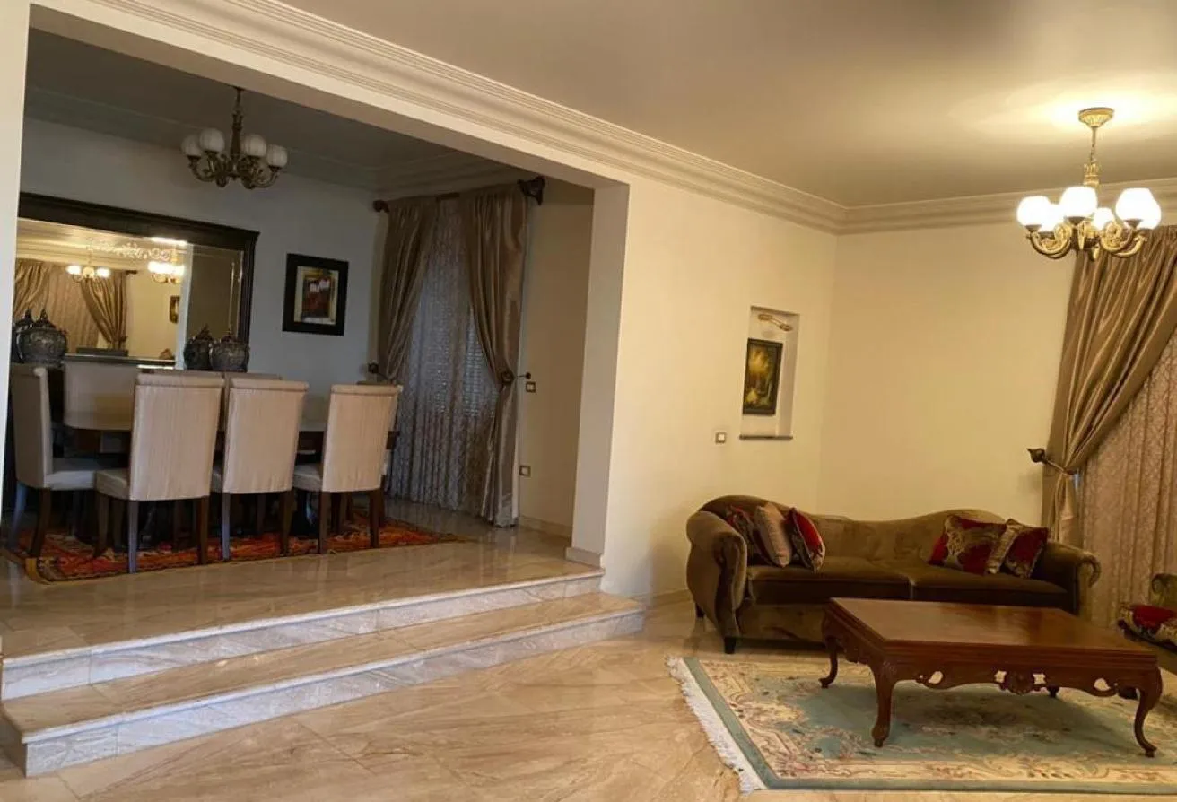 البيع في مركز القاهرة الجديدة: فيلا فاخرة بالقاهرة الجديدة | الحي الثاني 