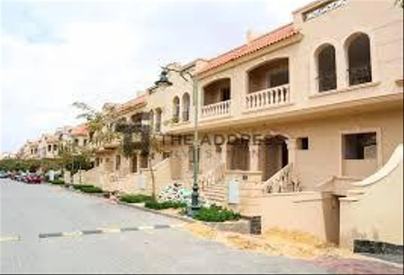 Rent in Villino: Town House Finished for Rent in Villino Compound