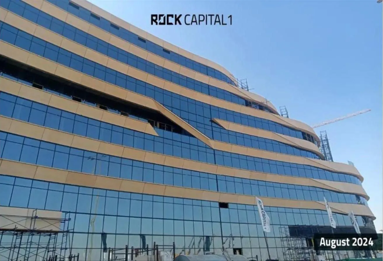 Sale in Rock Capital One: Instant pick up office in financial district