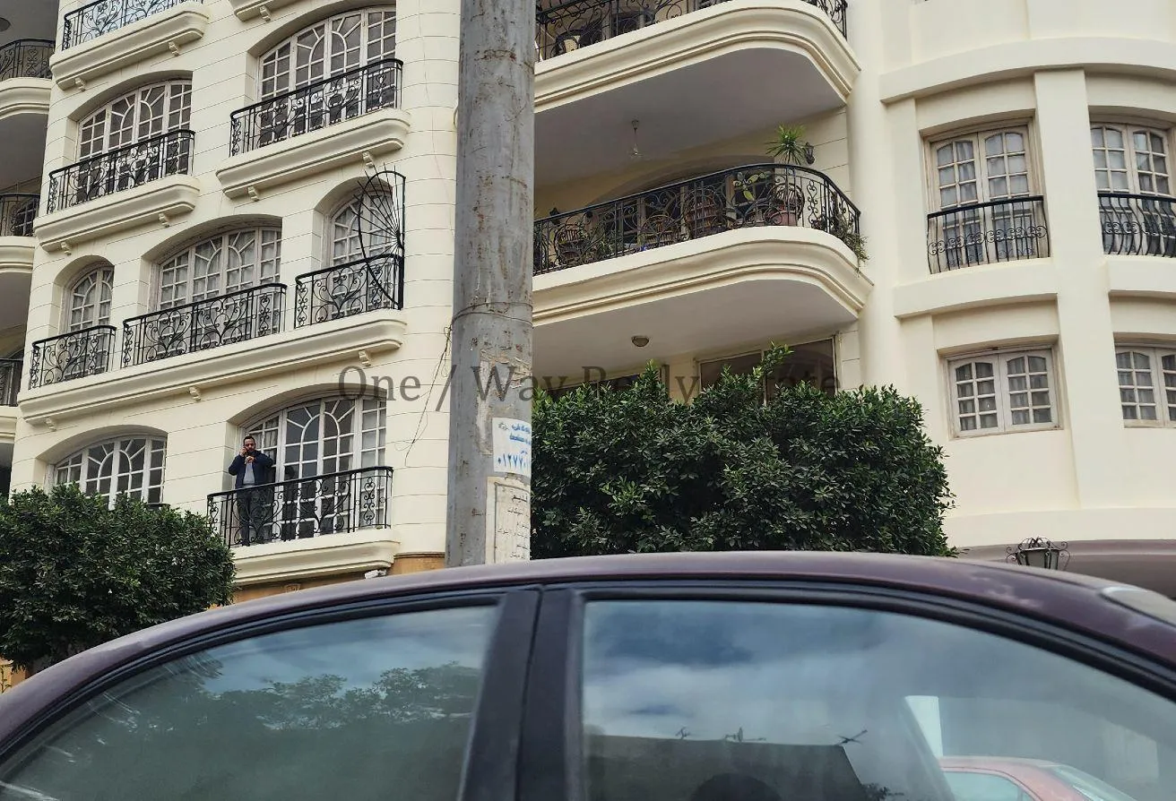 Sale in Ammar Ibn Yasser St.: عمارة للبيع متاجرة في مصر الجديدة موقع مميز