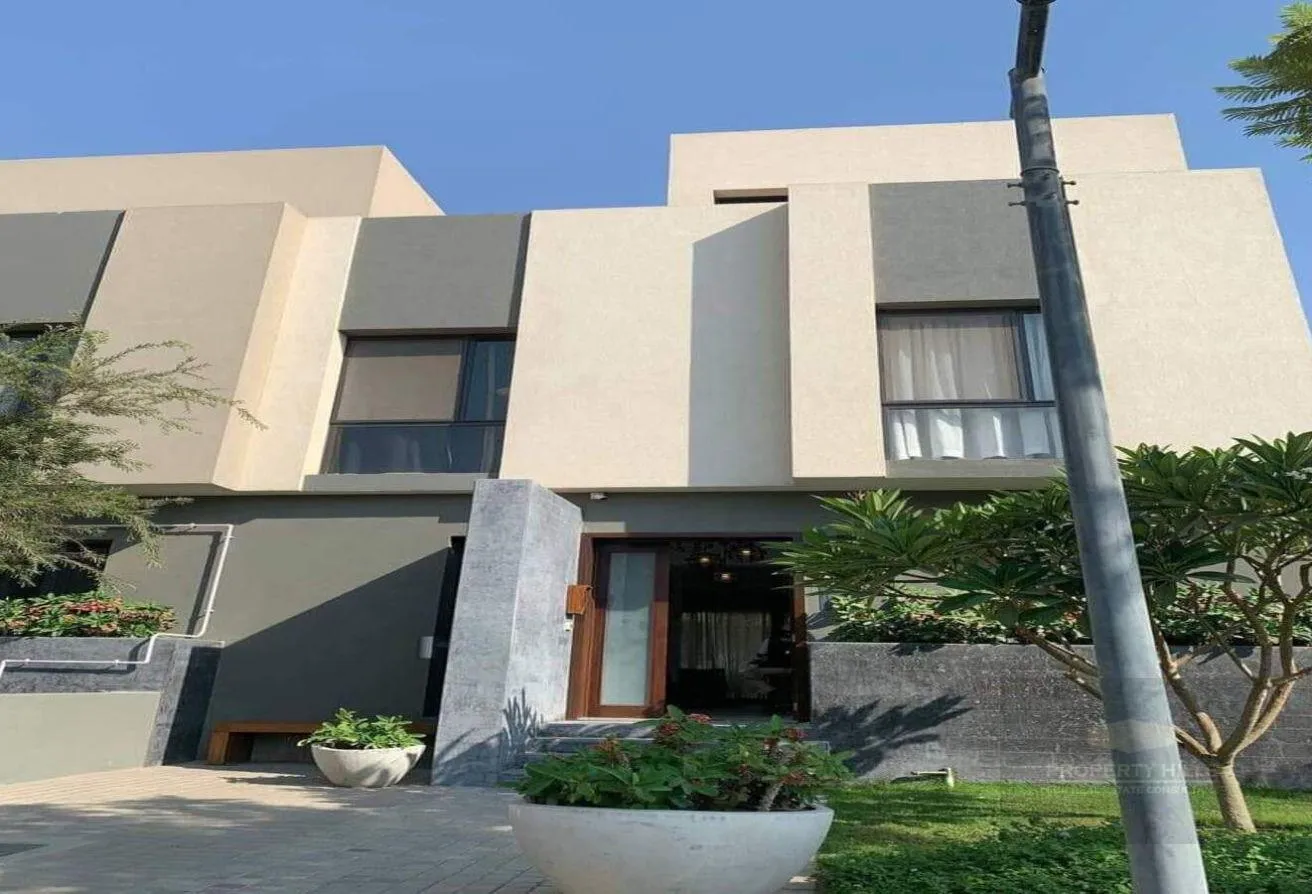 Sale in Palm Hills October: Stand alone villa 550m in Palm hills inst over 10y