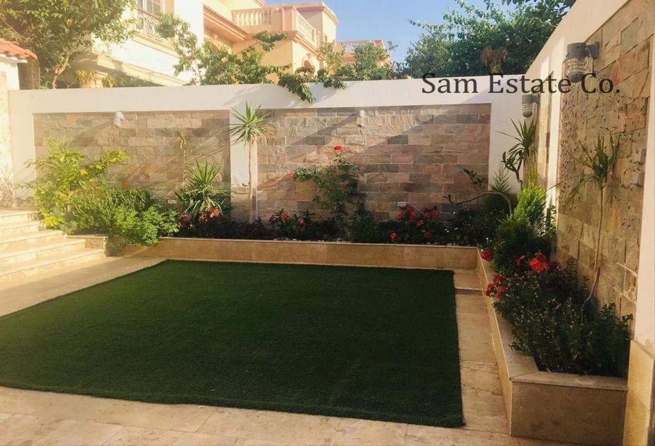 Sale in La Rosa: Town house for sale in La rose - New Cairo