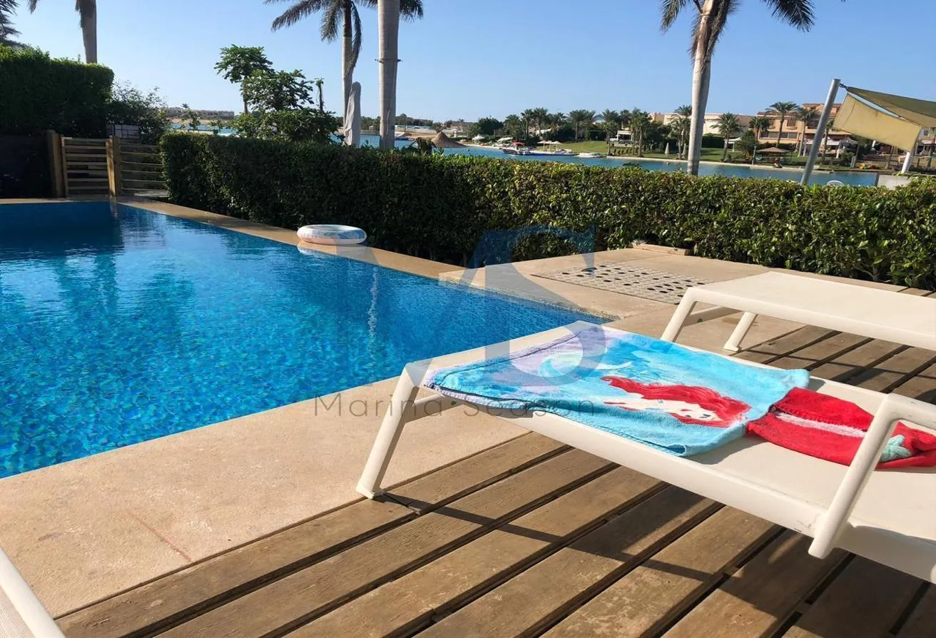 Sale in Marina 5: فيلا مارينا 5 اول صف بحيرة رملية