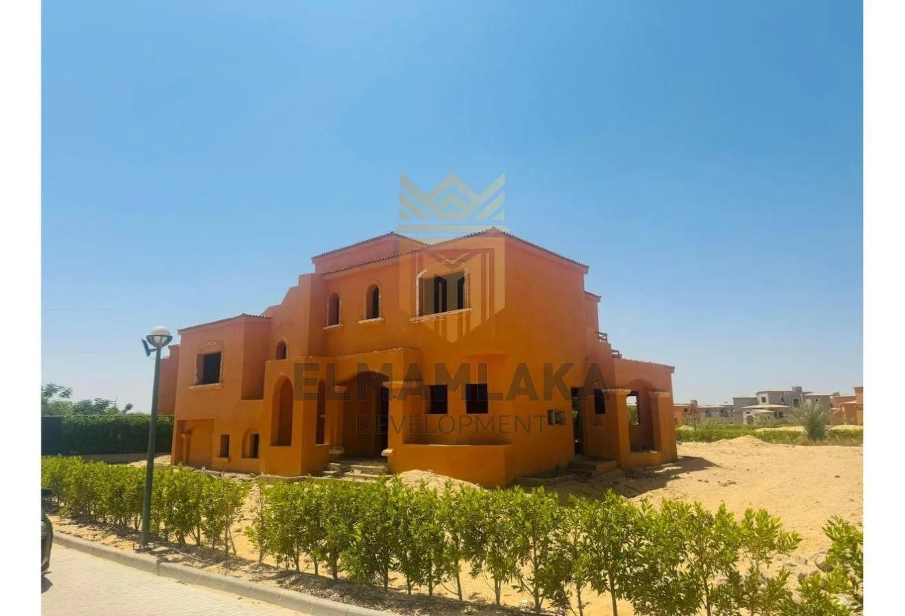 Sale in Wadi Al Nakhil: Luxury Villa for Sale in Al-Nakheel Compound