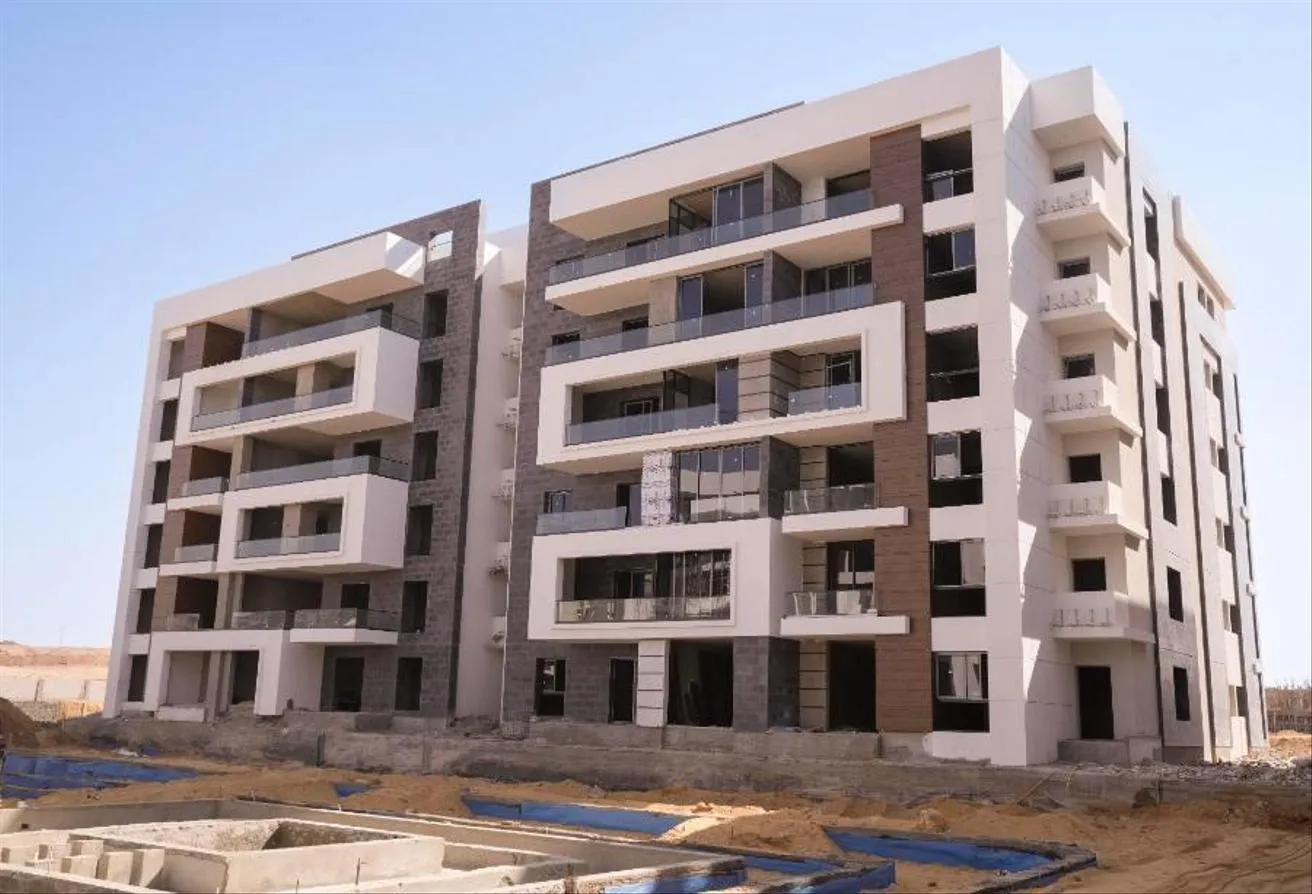 Sale in La Mirada El Mostakbal: شقه 190م بجاردن 31م علي فيو بحيره بكمبوند لاميرادا
