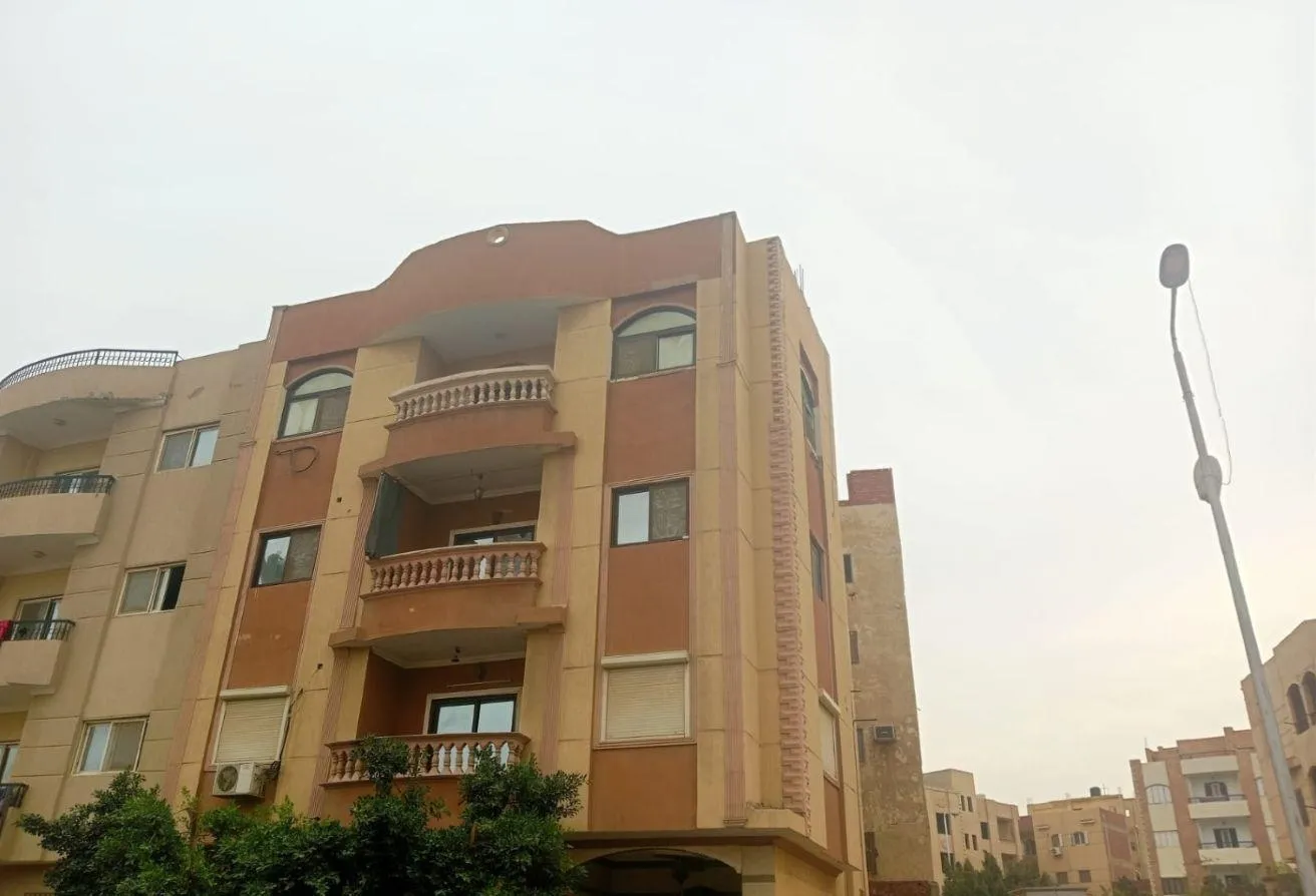 Sale in 1st Neighborhood: امتلك شقتك في الشروق علي شارع رئيسي فيو جاردن