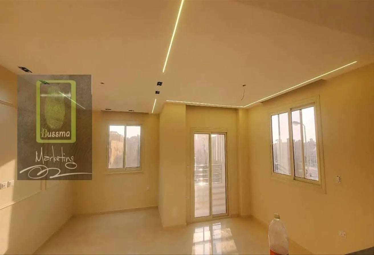 Rent in 8th District: شقه ايجار اول سكن دور ارضى مرتفع الحى الثامن