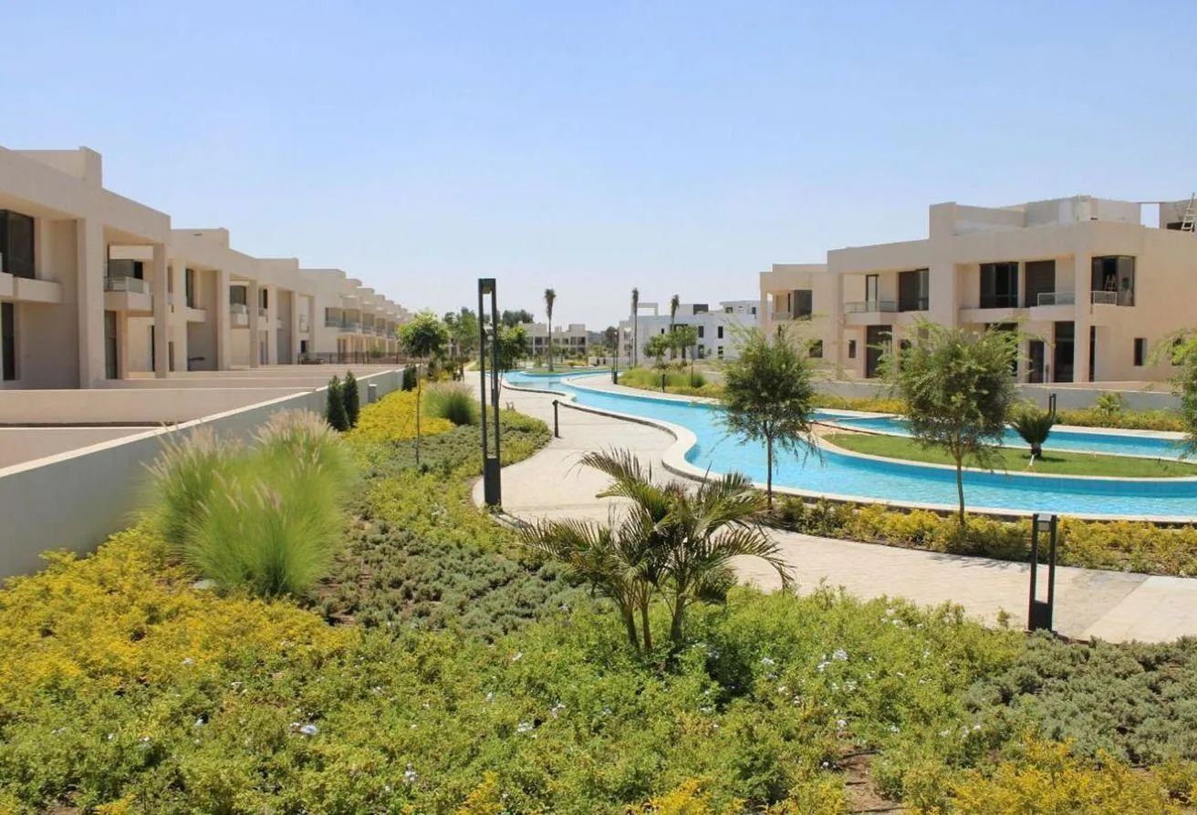البيع في ليك ويست: فيلا 0% مقدم بالتقسيط علي 9 سنين امام بيفرلي هيلز 
