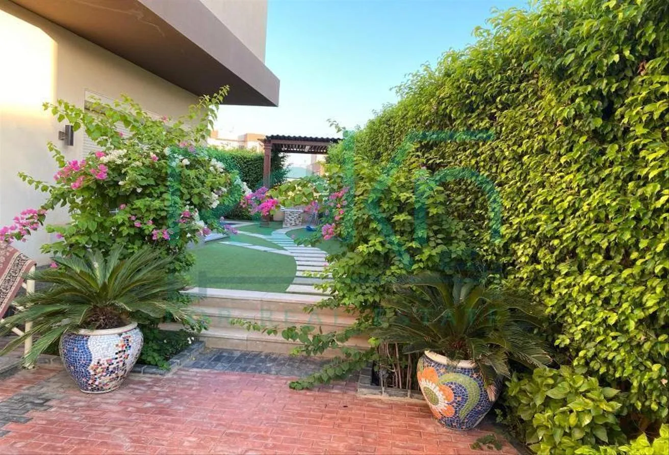 Sale in Grand Heights: فيلا متشطبة للبيع  كومبوند جراند هايتس الشيخ زايد