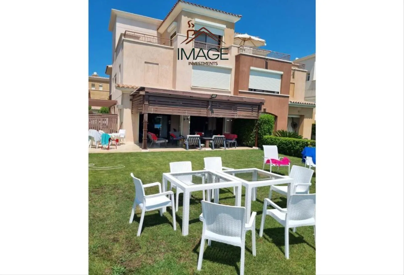 Sale in Marassi: Twin house for sale direct on Lagoon in Marassi