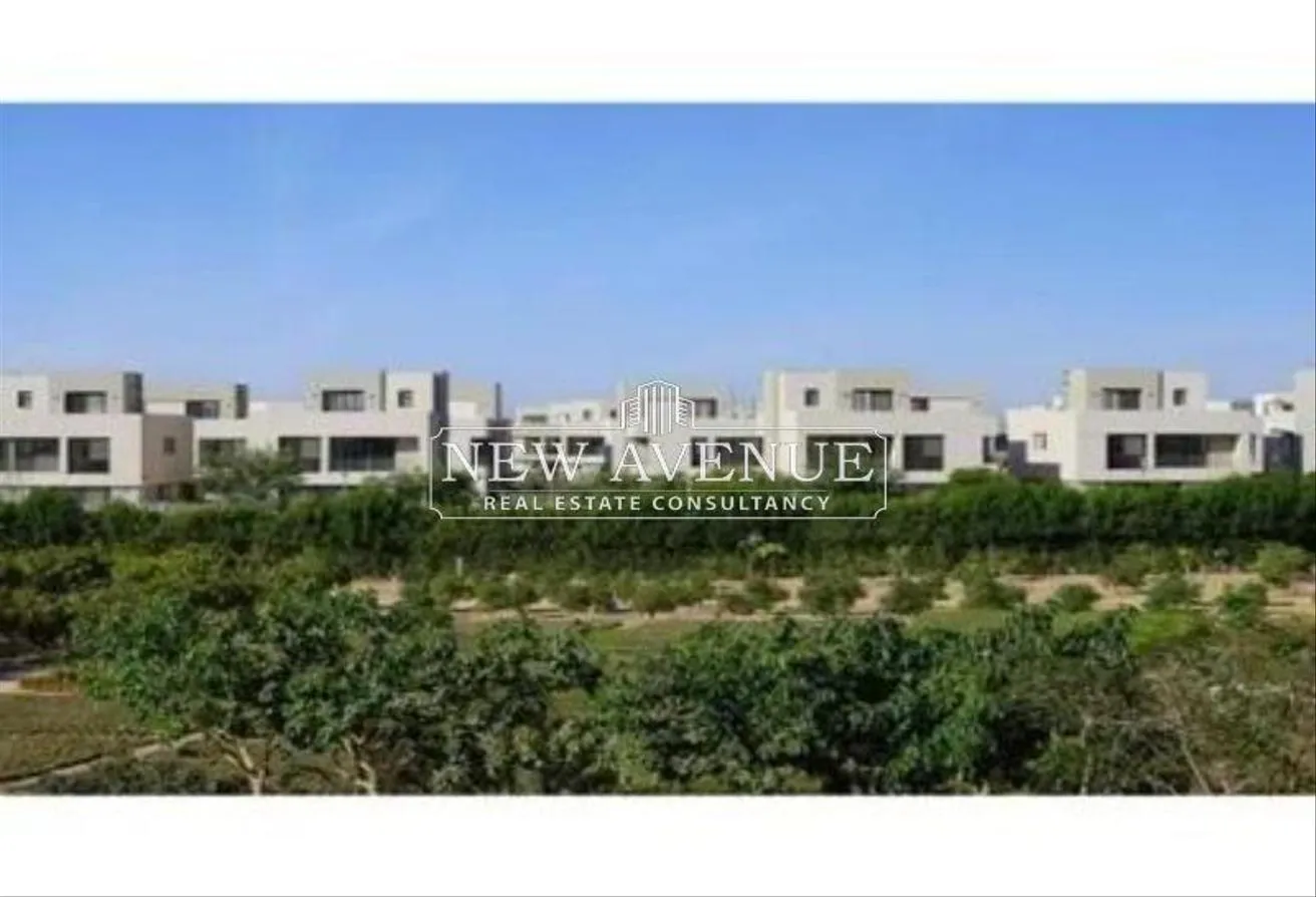 Sale in Al Burouj Compound: A Ready To Move Villa 6 Bedrooms In Al Burouj