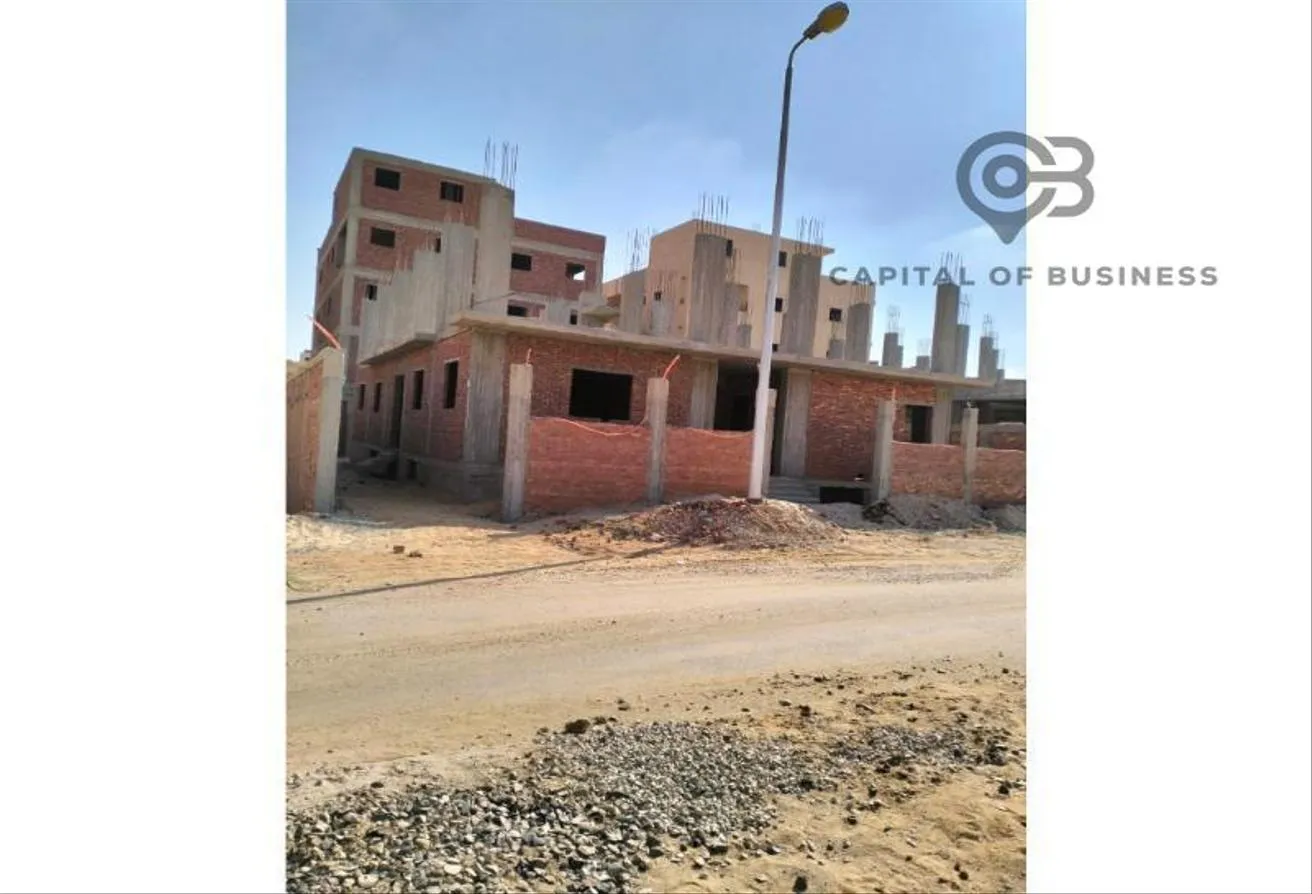 البيع في الحي الخامس عشر: بيت للبيع بمساحة 500م بحري علي الخدمات بموقع مميز 