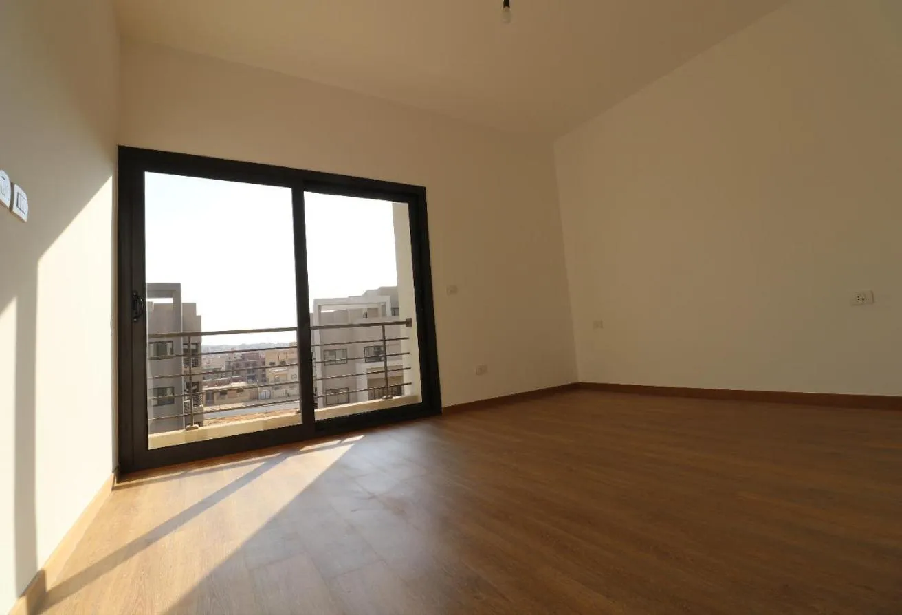 Rent in Moon Residences: Furnished studio for rent in fifth square .