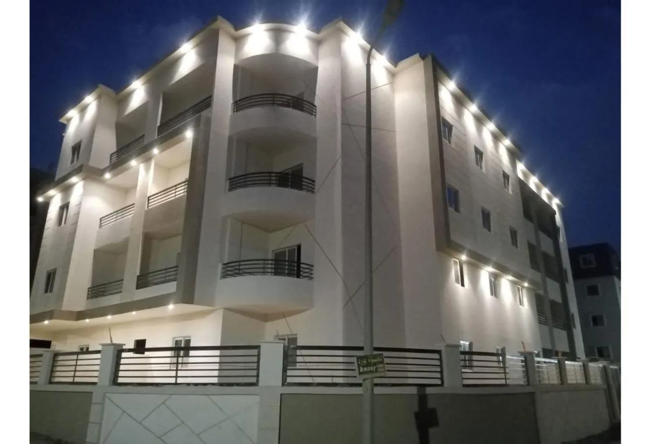 Sale in Al Andalus El Gedida: شقه استلام فوري دقيقه من شارع التسعين