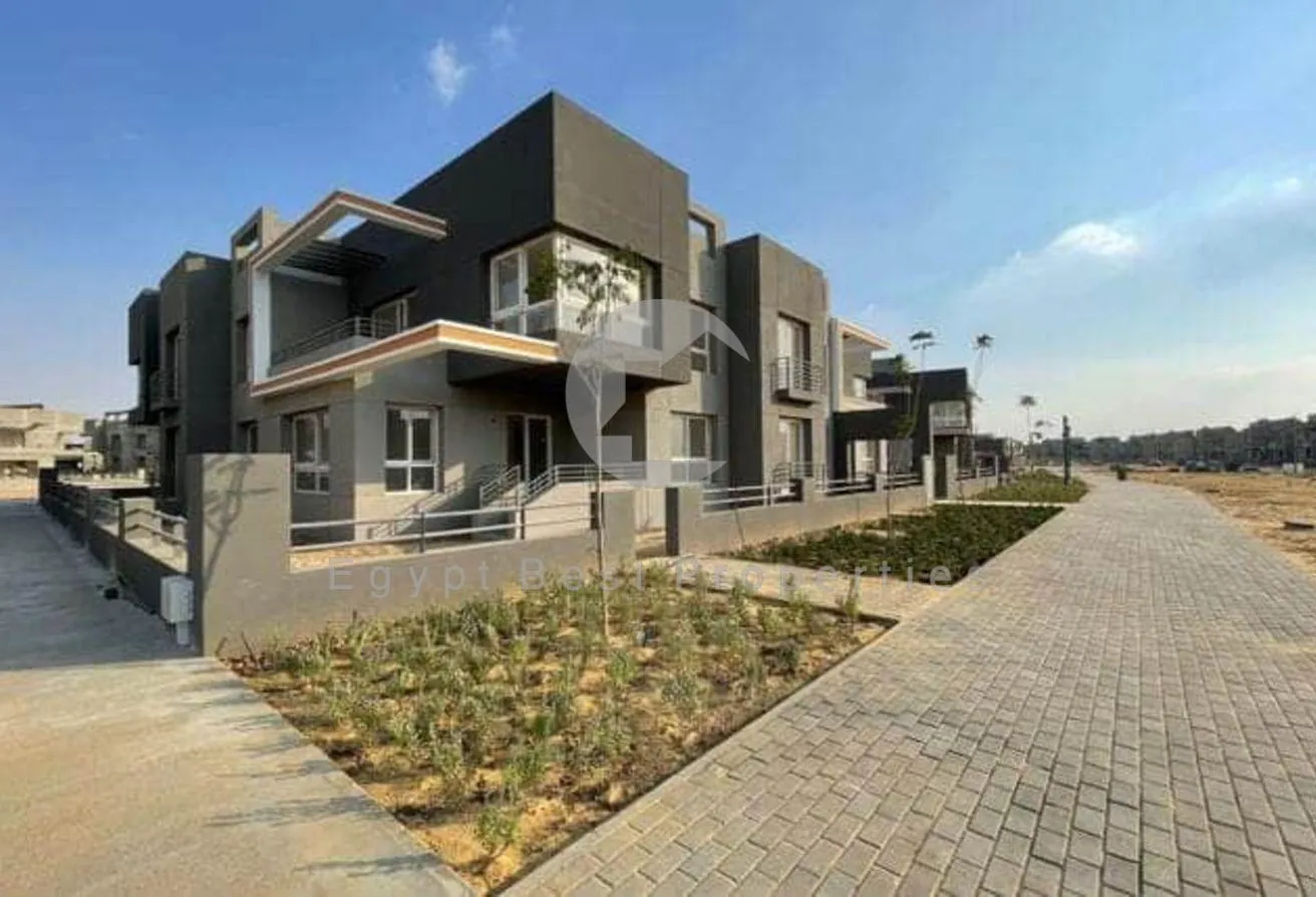 Sale in District 5: Townhouse in Crescent Walk 8 years installments