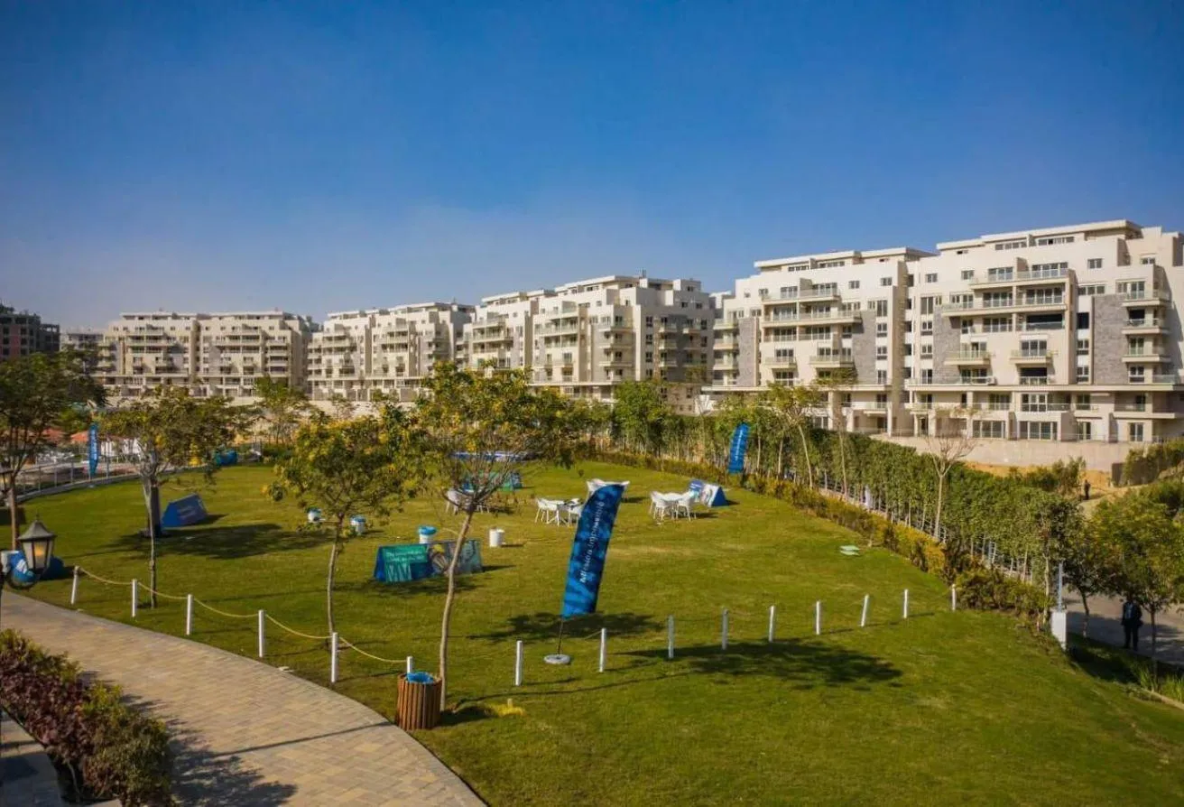 Sale in Mountain View 1: شقة للبيع بارقي كمبوند بالتجمع