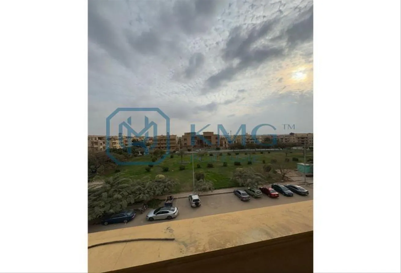 Sale in El Yasmeen 8: بفيلات الياسمين8 فيو جاردن شقة رووف 210م باسانسير