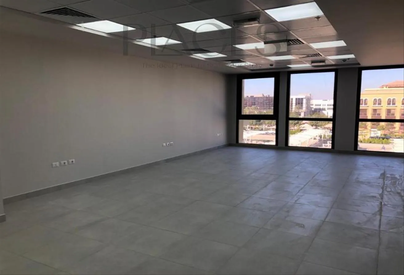 Rent in V90: مكتب ادارى 200 م متفرد في التجمع الخامس للشركات