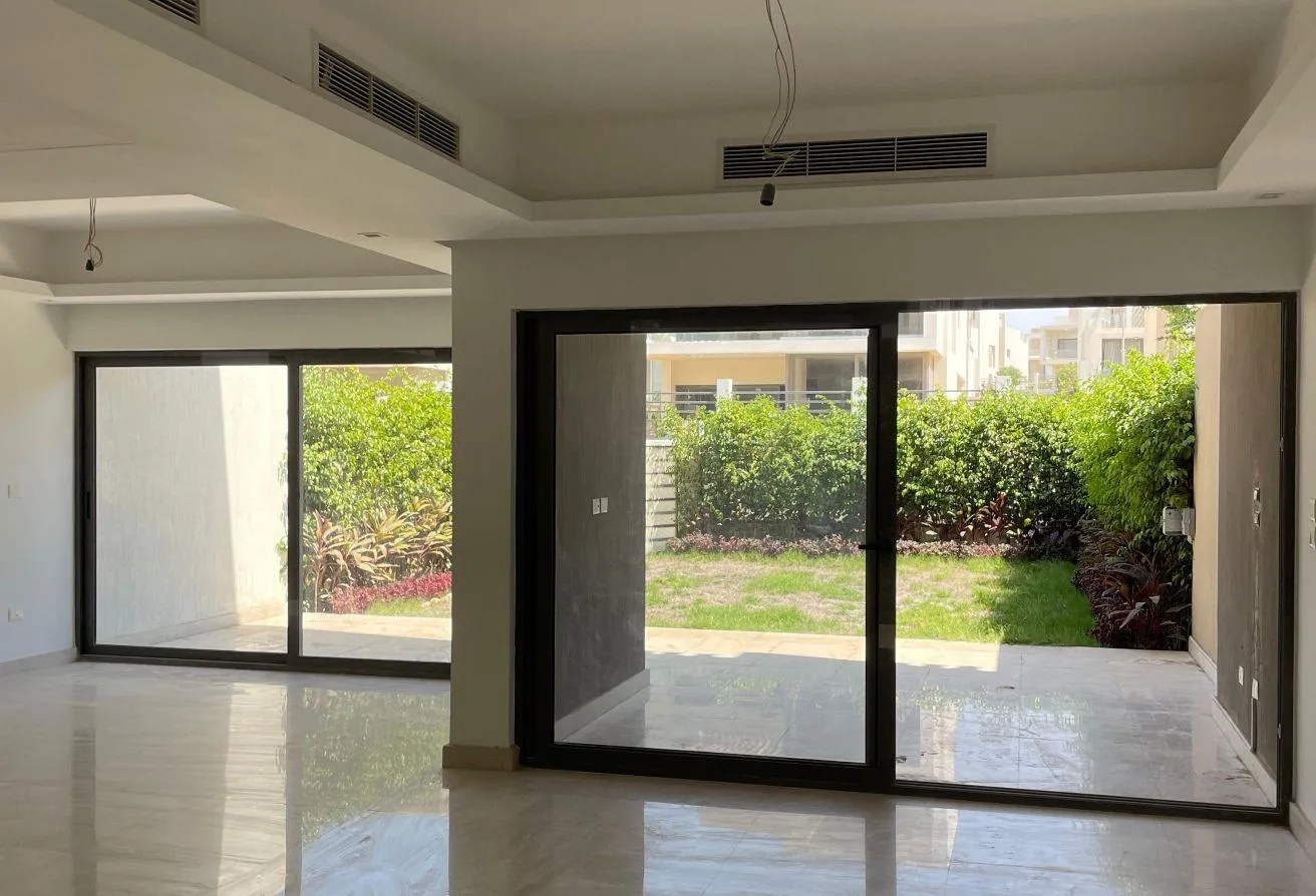 Rent in Moon Residences: Semi furnished Town house first use, Fifth Square