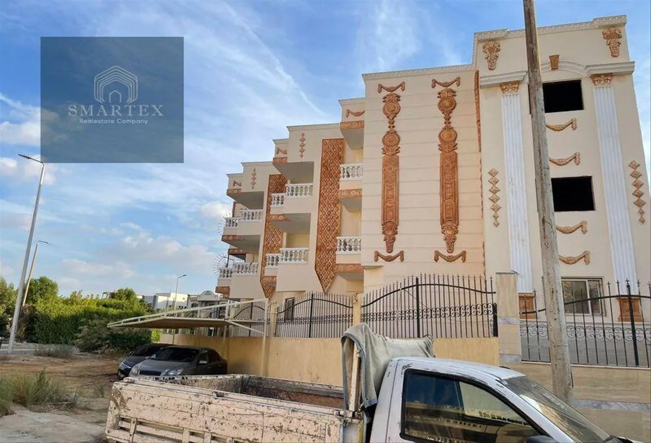 البيع في طريق الشروق: للبيع ارض مول تجارى ادارى بالشروق امام مدينتى3 