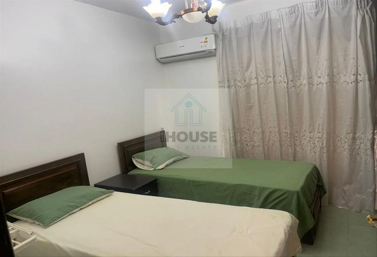 البيع في حدائق المهندسين: محل للبيع في مول 555 بجوار سعودي ماركت الشيخ زايد 