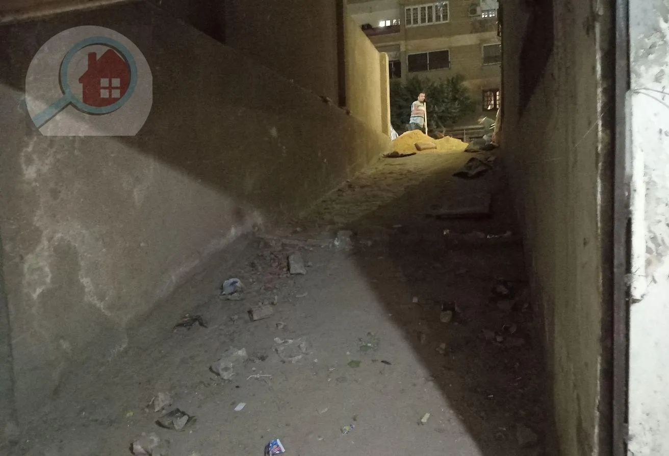 Rent in Samir Abdel Raouf St.: مخزن للايجار٢٥٠م امتداد مكرم عبيد وخلف السراج مول