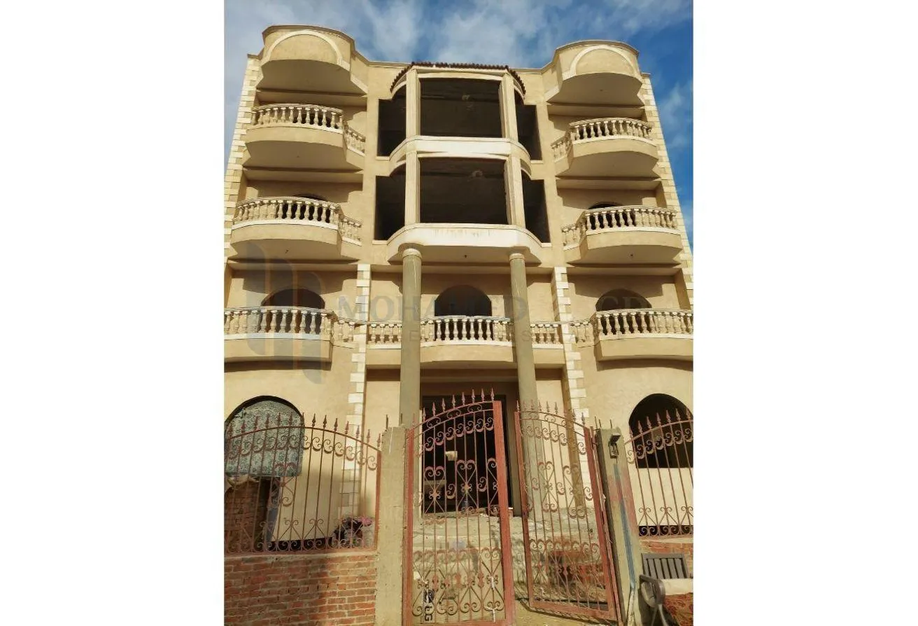 Sale in Touristic Zone 4: عمارة  للبيع بحمام سباحة خاص في السياحية الرابعة