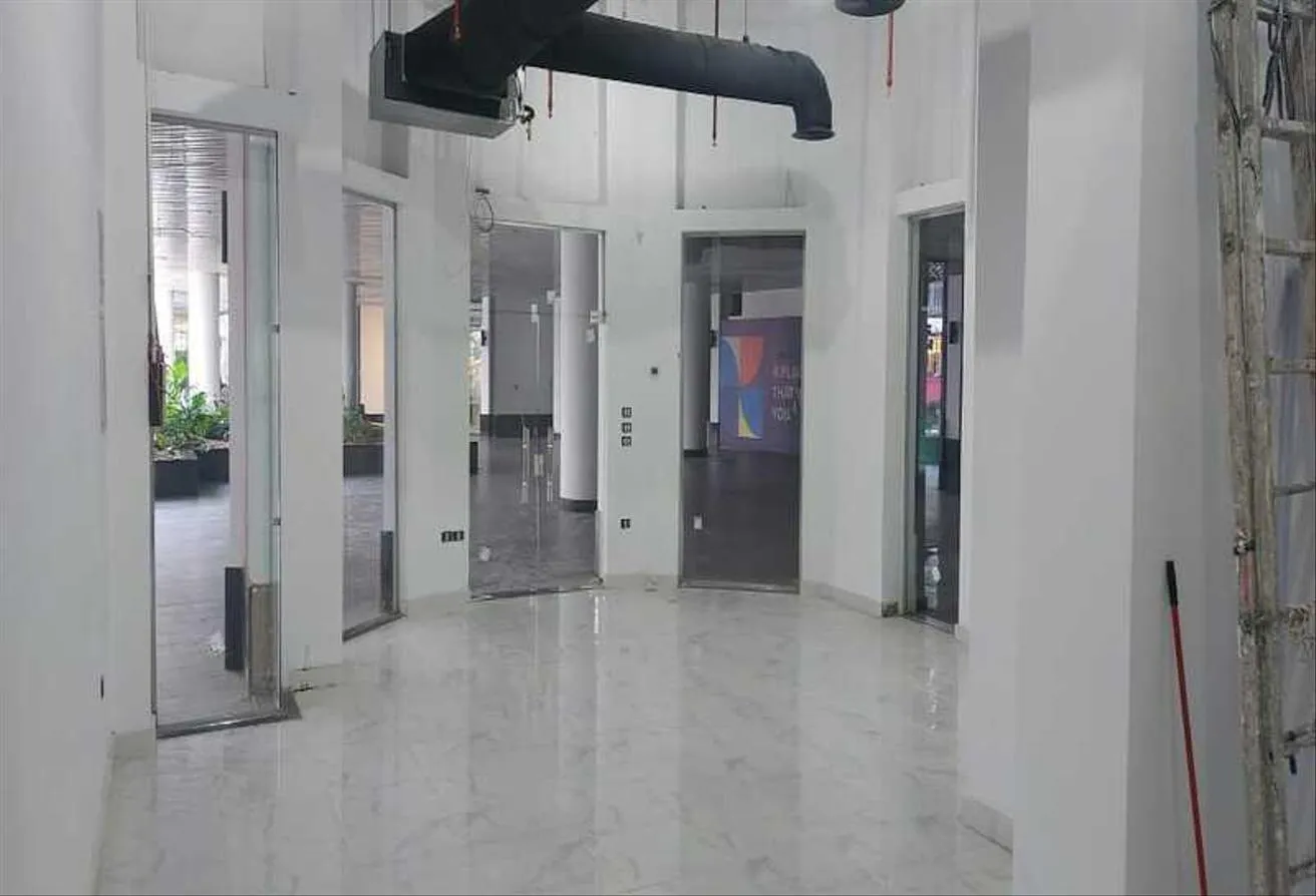 للايجار في شارع ال ٩٠ الجنوبي: محل للأيجار فى  بارك مول Park Mall التجمع الخامس . 
