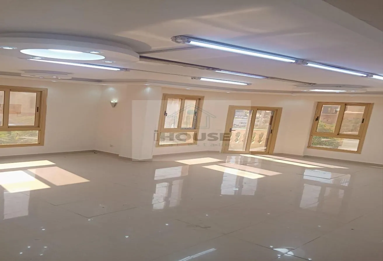 Rent in District 5: دوبلكس للايجار ٣٠٠ متر سكن فقط الحي الخامس التجمع
