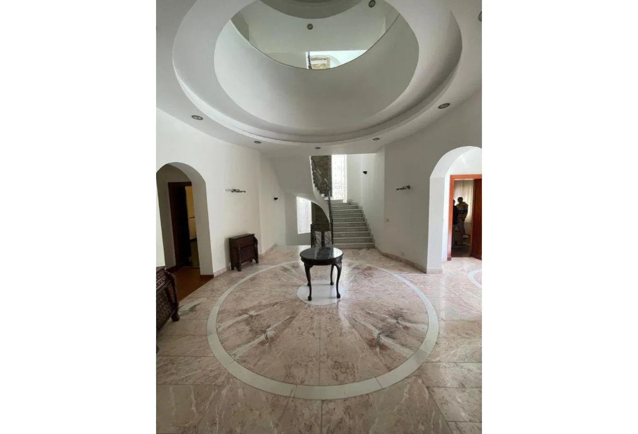 Sale in El Diplomaseen: Altra modern Duplex with garden in the Diplomats
