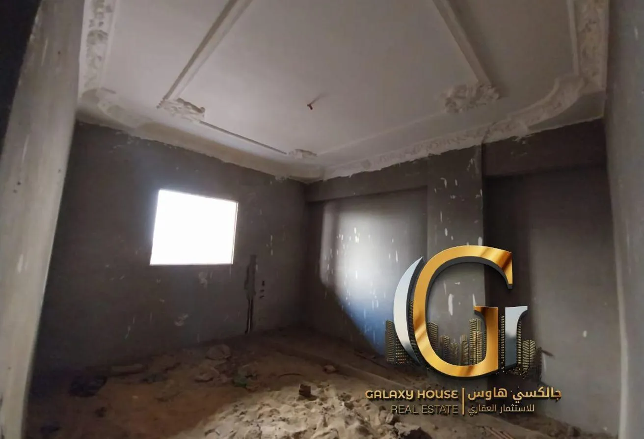 Sale in 2nd Neighborhood: شقه متشطبه واجهه اماميه بالمنطقه السابعه عمارات