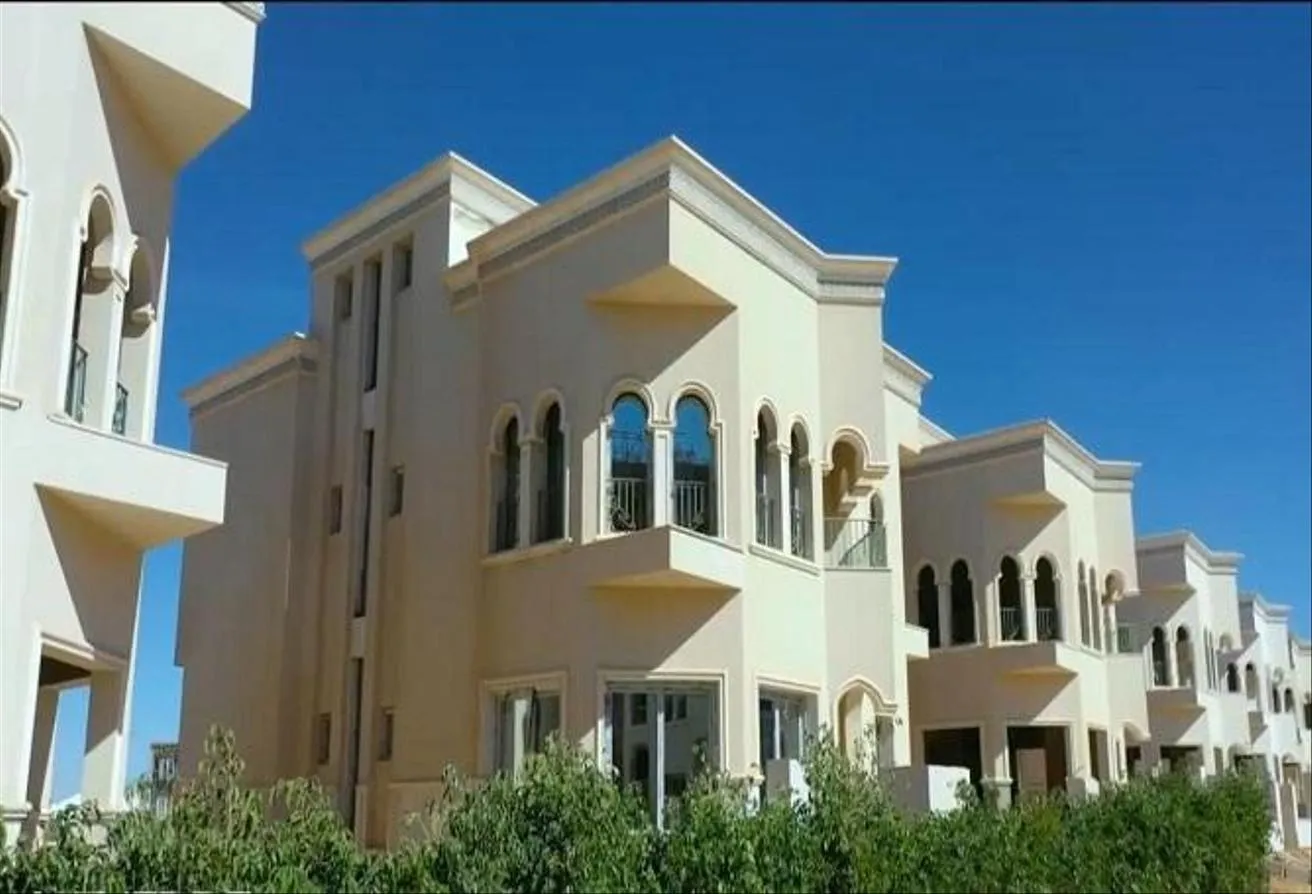 Sale in La Verde: Apartment at lowest price in R8,New Capital Over7Y