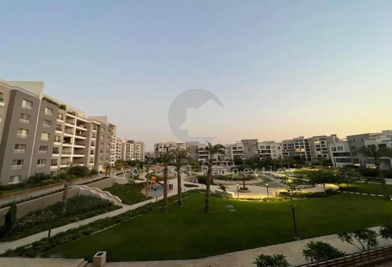 البيع في كايرو فيستيفال سيتى: شقة ارضي بحديقة مفروشة بالكامل | جاهزة للسكن 