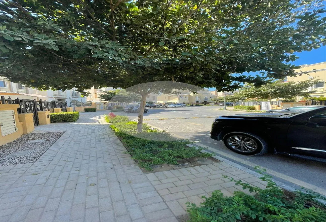 Sale in District 5: أكبر توين هاوس في ميفيدا، تسليم فوري وموقع مميز