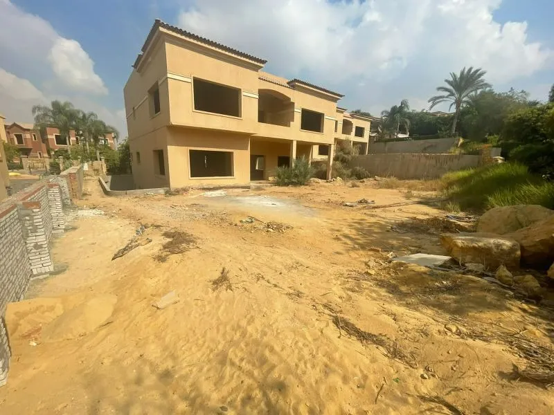 Sale in Al Ein Bay: Chalet for Sale Fully Finished Golf &amp; Lake View