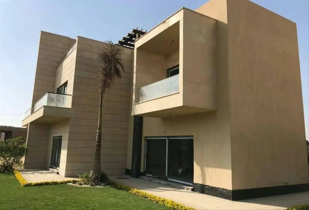 Sale in Joya: Ready to Move Townhouse in Joya Next to Swan Lake